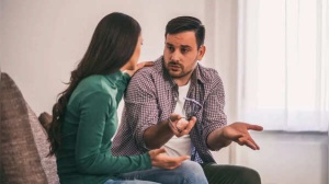 Relationship Red Flags: 7 Early Warning Signs of Commitment Phobia